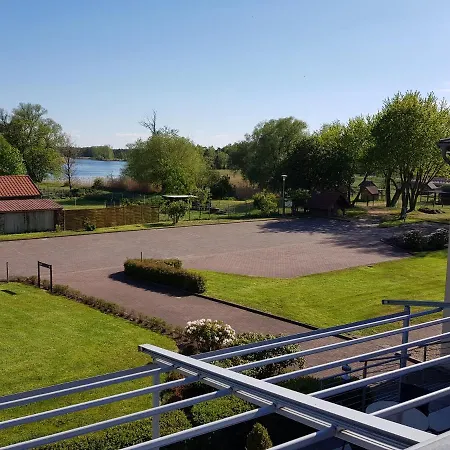 Land-gut-hotel Seeblick מלון