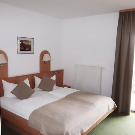 Land-gut-hotel Seeblick 3*