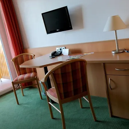 Land-gut-hotel Seeblick 3*