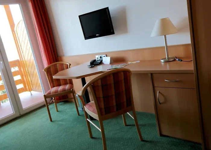 Land-gut-hotel Seeblick 3*